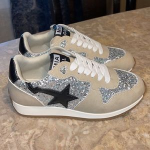 Mia Girls sneakers